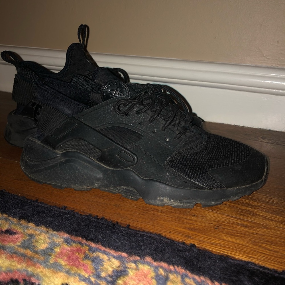 black nike huaraches